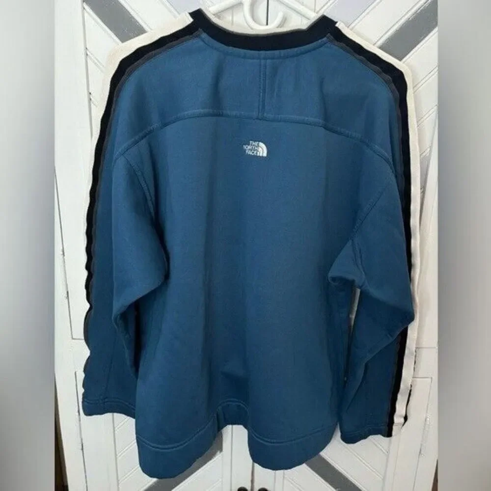 The North Face Men's Small Blue UltraWick Crew‎ Neck Long Sleeve Knit Sweatshirt